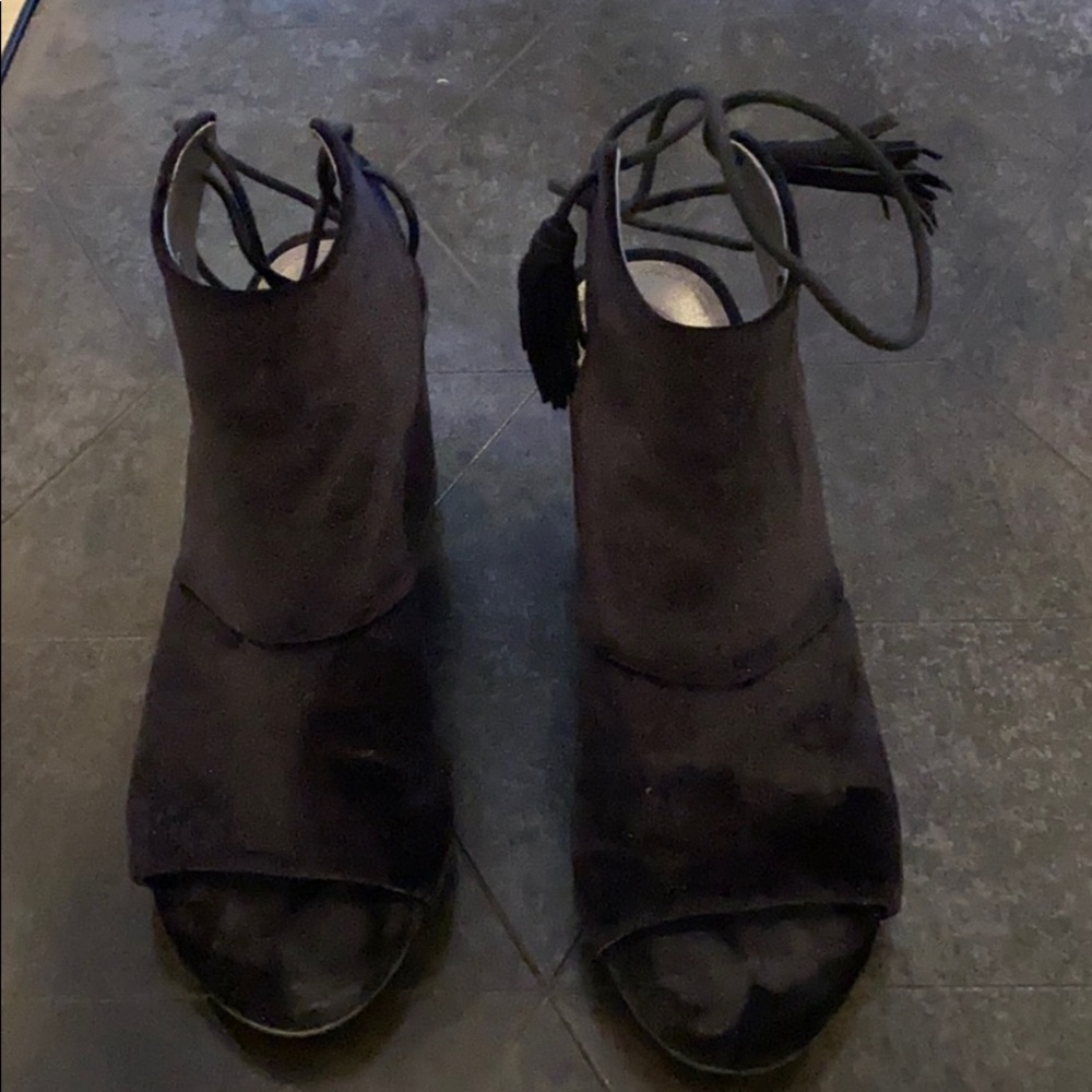 Black Tassel Tie Block Heel
